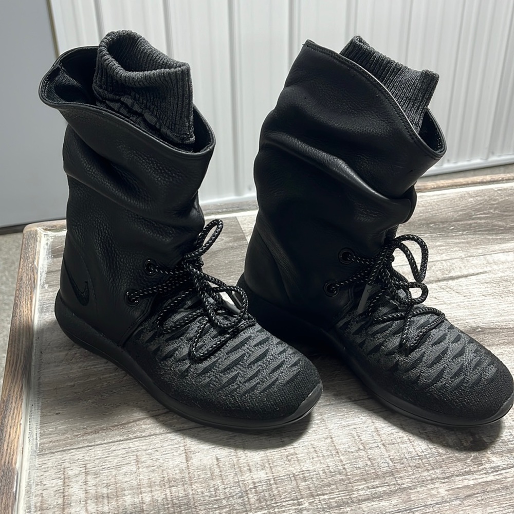 Nike Women's Roshe Two Hi Flynit Black & Gray Tall Boots Size 5
